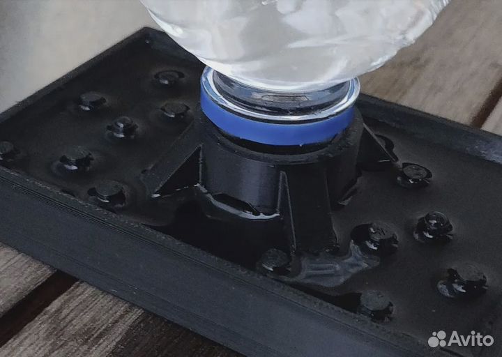 Кормушка для пчел с держателем для бутылки