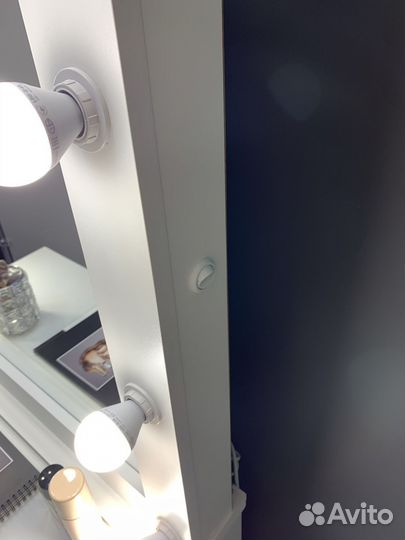 Туалетный столик с подсветкой