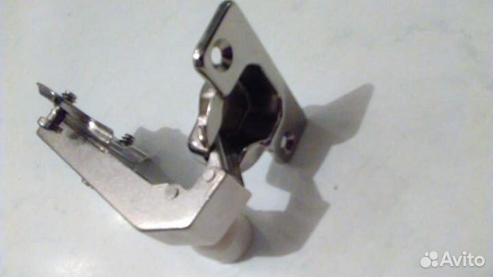 Угловая мебельная петля