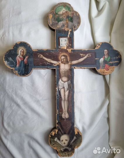 Старинные иконы и крест
