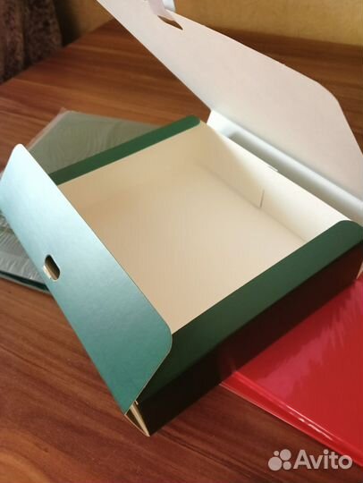 Коробка подарочная новая (в ассортименте)