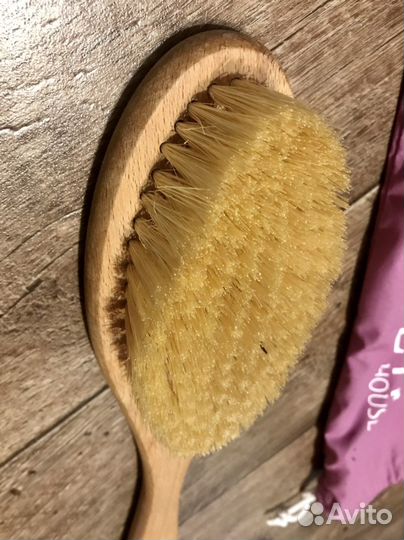 Массажная щетка