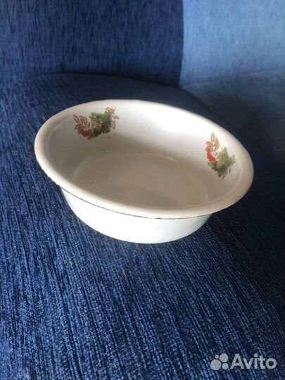 Металлическая тарелка