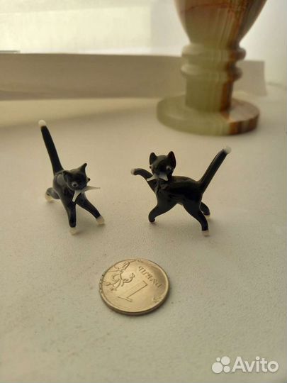 Фигурки из цветного стекла