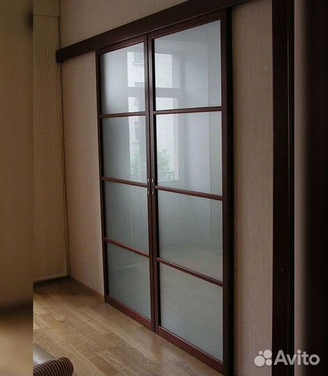 Стеклянная перегородка для зонирования комнаты