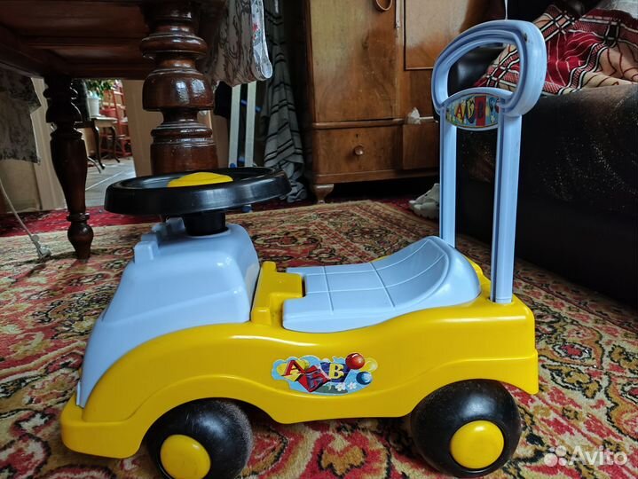 Игрушка автомобиль каталка
