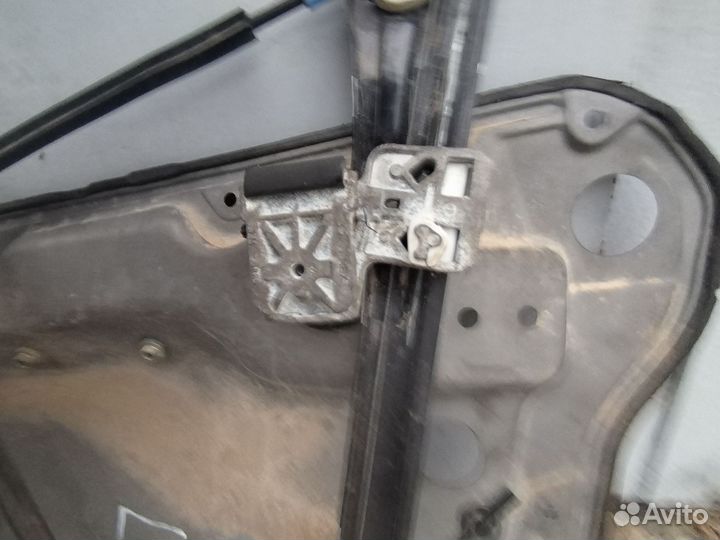 Стеклоподьемник передний левый Гольф 4
