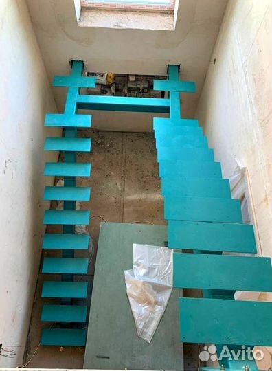 Лестница с забежными ступенями под ключ