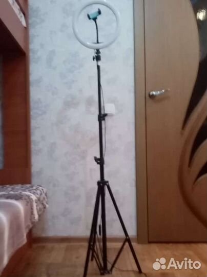 Кольцевая лампа со штативом