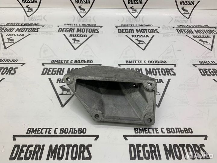 Кронштейн лапа двигателя оригинал левый BMW 5 E60