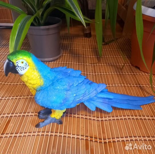 Попугай Ара. Садовая фигура