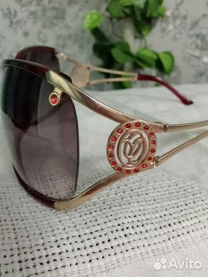 Солнцезащитные очки женские брендовые