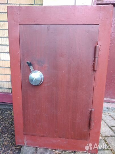 Сейф металлический