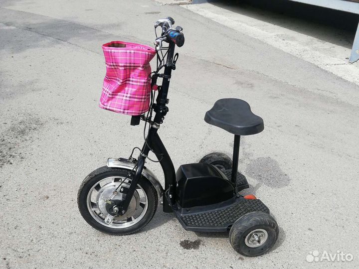 Трехколёсный электросамокат