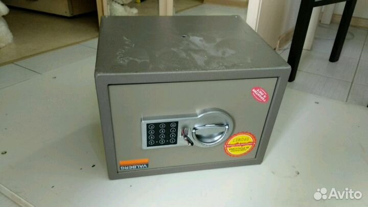 Вскрытие замков и ремонт, изготовление автоключей