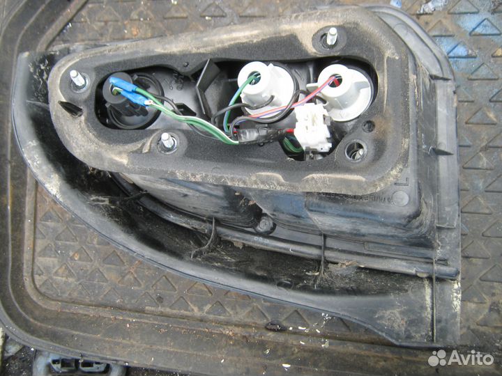 Фонарь задний левый Mitsubishi Colt 98-04 г.в