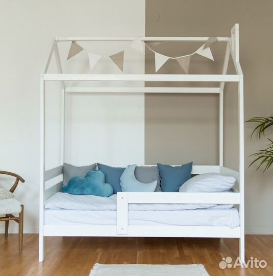 Детская кровать в виде домика