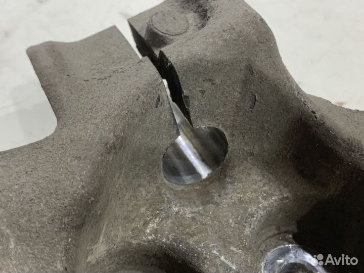 Кулак передний правый Nissan Murano Z52