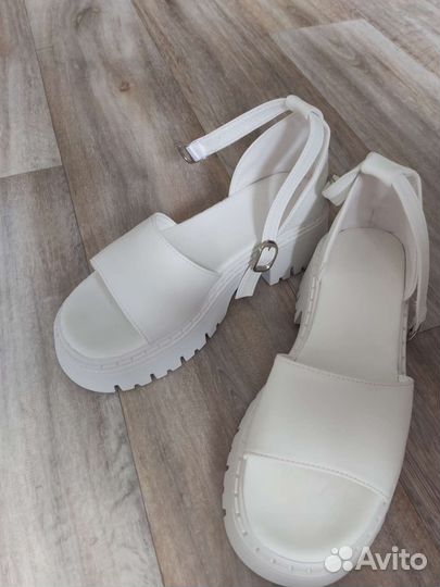 Босоножки женские 38 размер новые