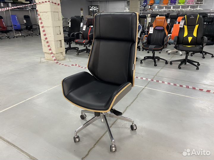 Современное кресло руководителя