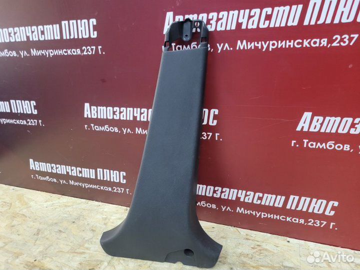 Обшивка средней стойки правая Renault Logan