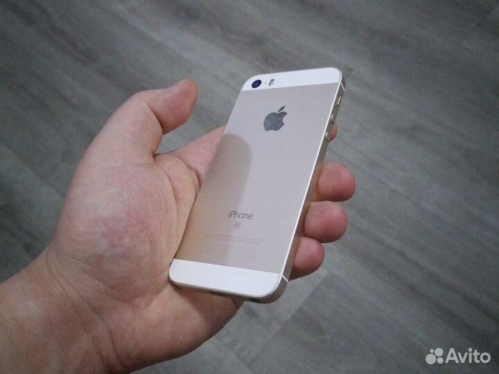 iPhone SE, 128 ГБ