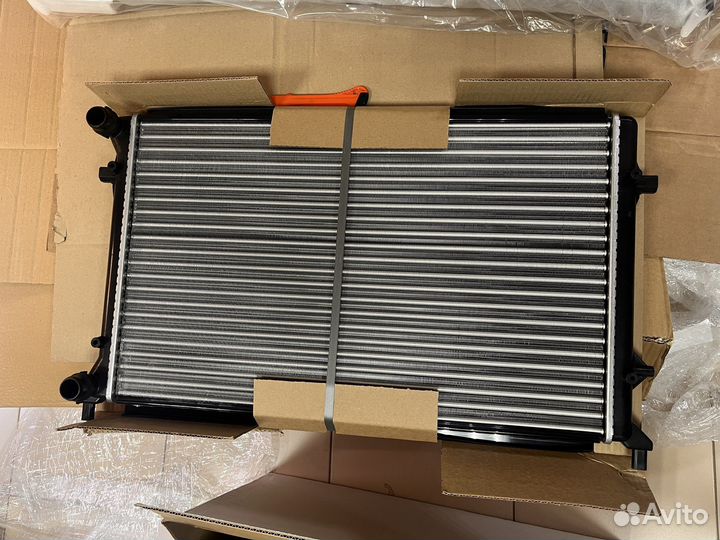 Радиатор Охлаждения 1,6 BSE :Golf 5,Octavia A5