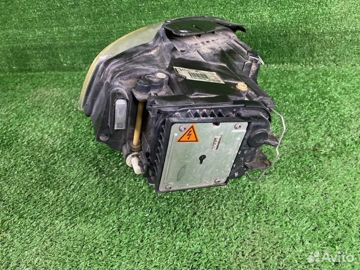 Фара ксеноновая передняя левая Volkswagen Passat