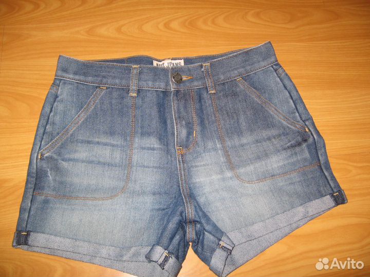 Продам джинсовые шорты