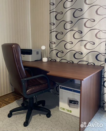 Кожаное кресло руководителя