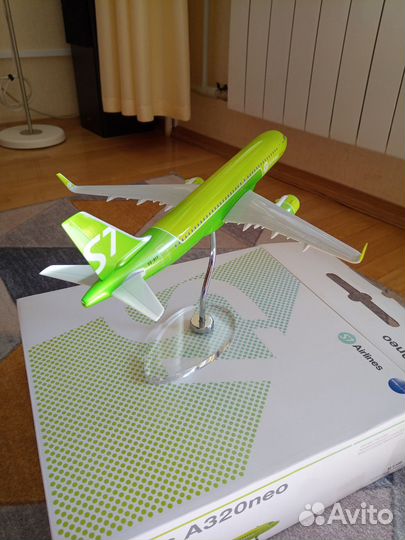 Модель самолета Airbus A320neo M1:100