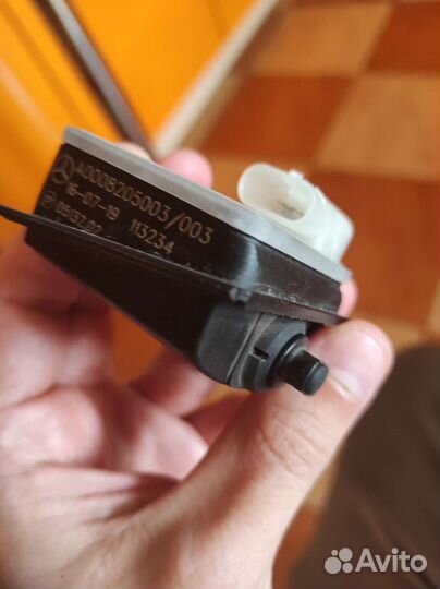 Замок лючка бензобака Mercedes А0008205003