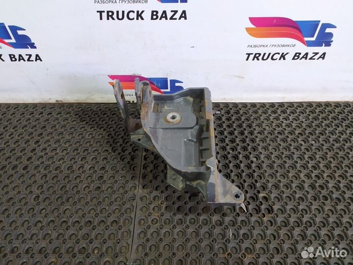 Кронштейн передней рессоры L Renault Premium