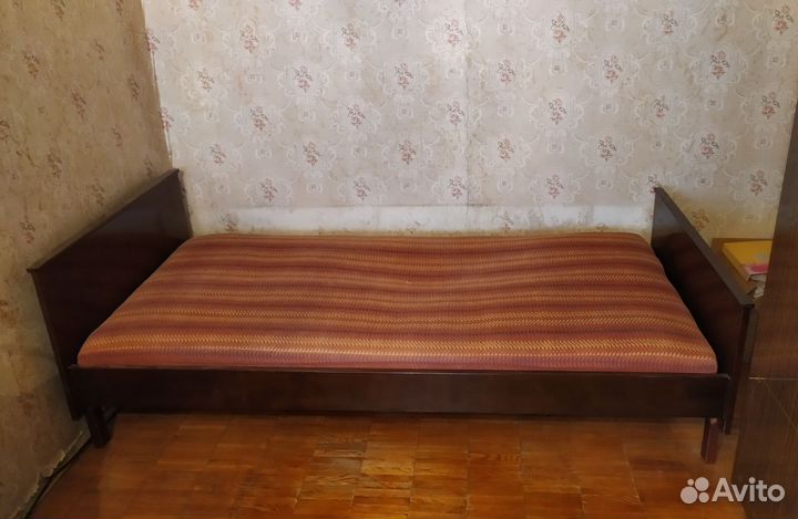 Деревянная односпальная кровать СССР