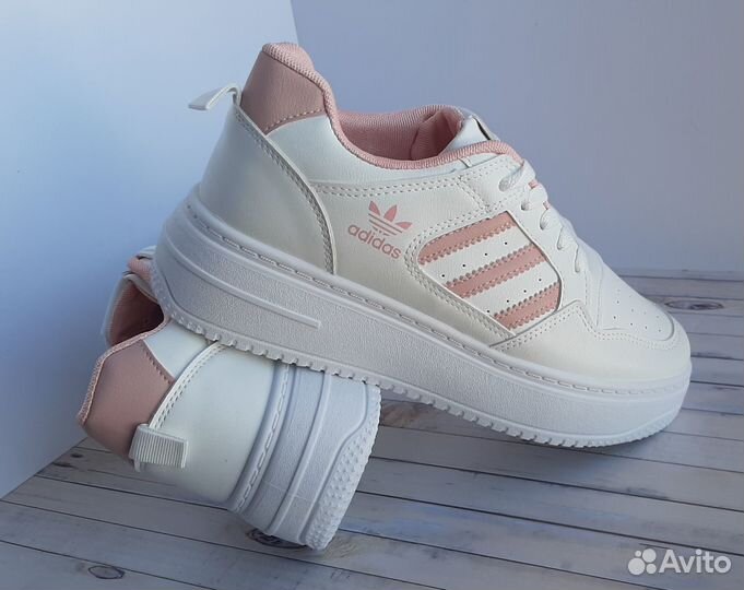 Кроссовки adidas, женские. Осенние