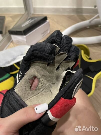 Краги хоккейные