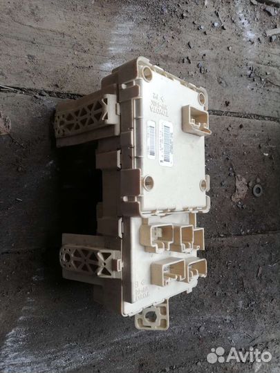 Блок предохранителей салона на тойота авенсис 2