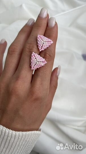 Серьги-гвоздики из бисера