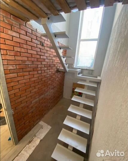 Лестница на металлокаркасе