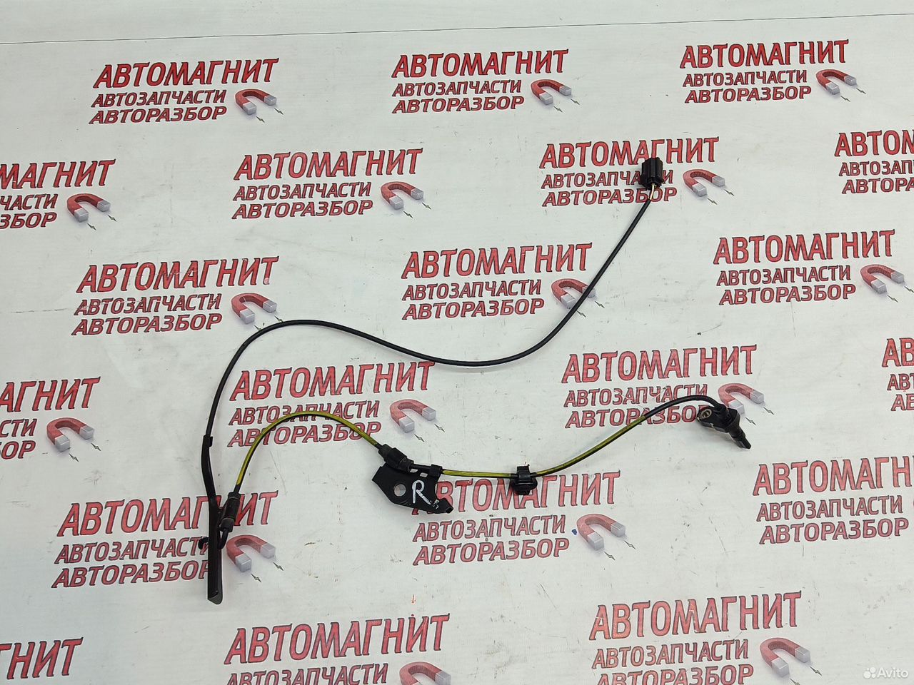 Датчик абс передний правый Toyota Rav 4 XA40