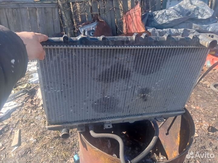 Радиатор охлаждения Ниссан примера