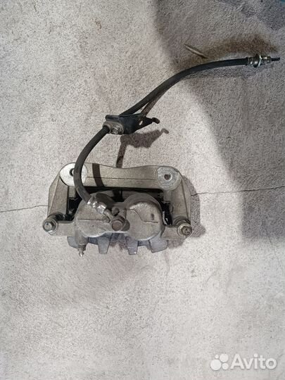 Суппорт передний правый Honda Accord 8.Оригинал