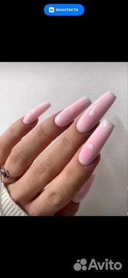 Модель на маникюр и наращивание ногтей