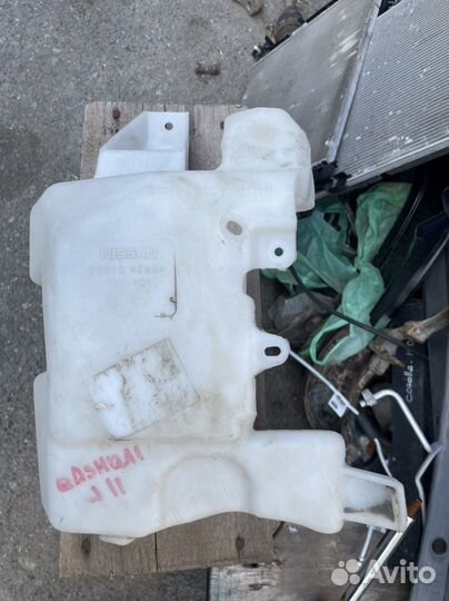 Бачок омывателя лобового стекла Nissan Qashqai J11