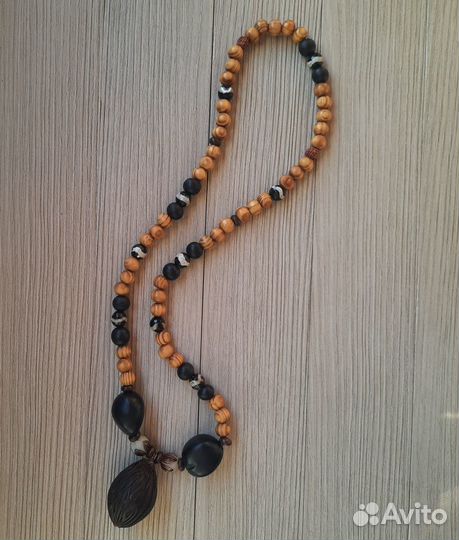 Бусы декоративные из дерева