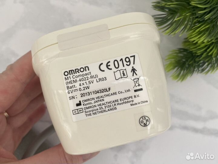 Полуавтоматический тонометр Omron M1 Compact