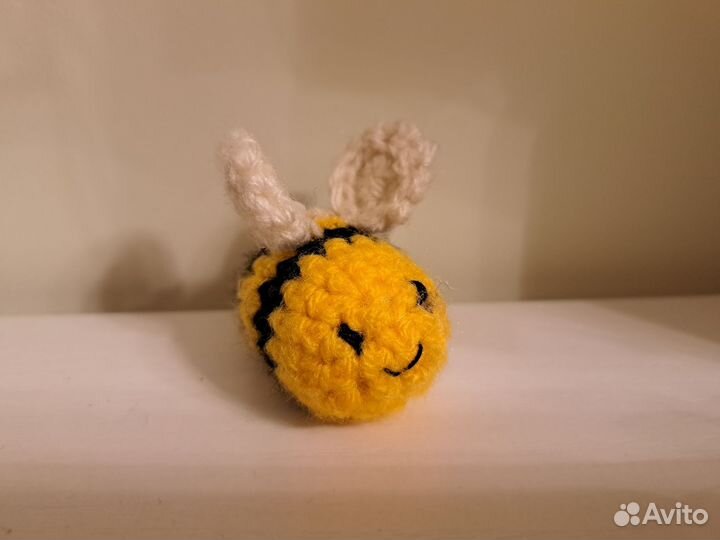 Вязаная пчелка