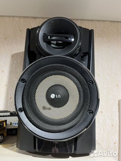 Музыкальный центр LG