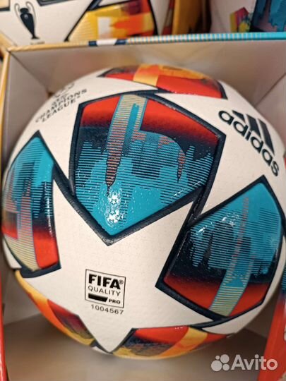 Футбольный мяч adidas финал лиги чемпионов FIFA 22