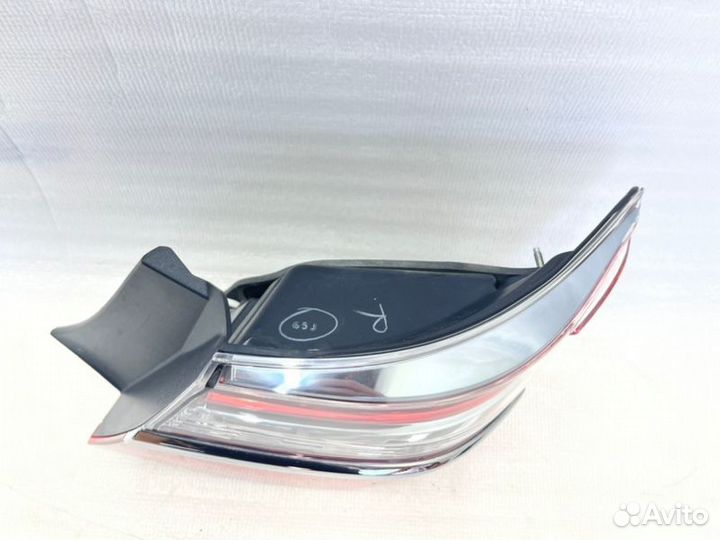 Фонарь наружный задний правый Toyota Camry V55